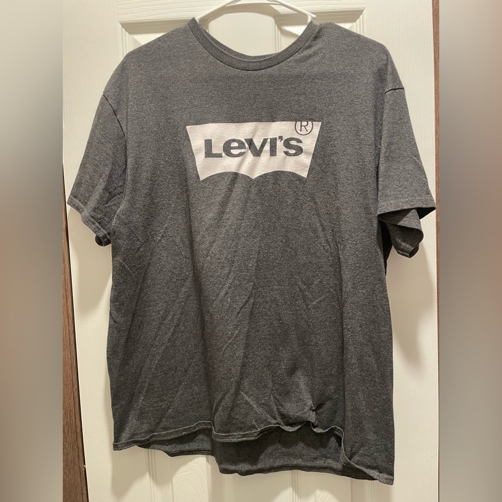 Levi’s t-shirt